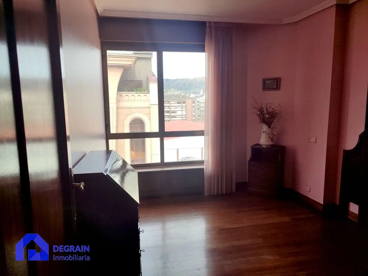 Habitación de Piso de alquiler en Oviedo  con Terraza y Trastero