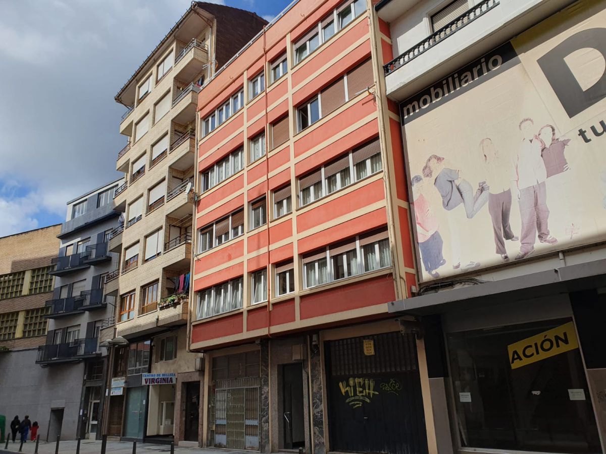 Vista exterior de Pis en venda en Torrelavega  amb Terrassa