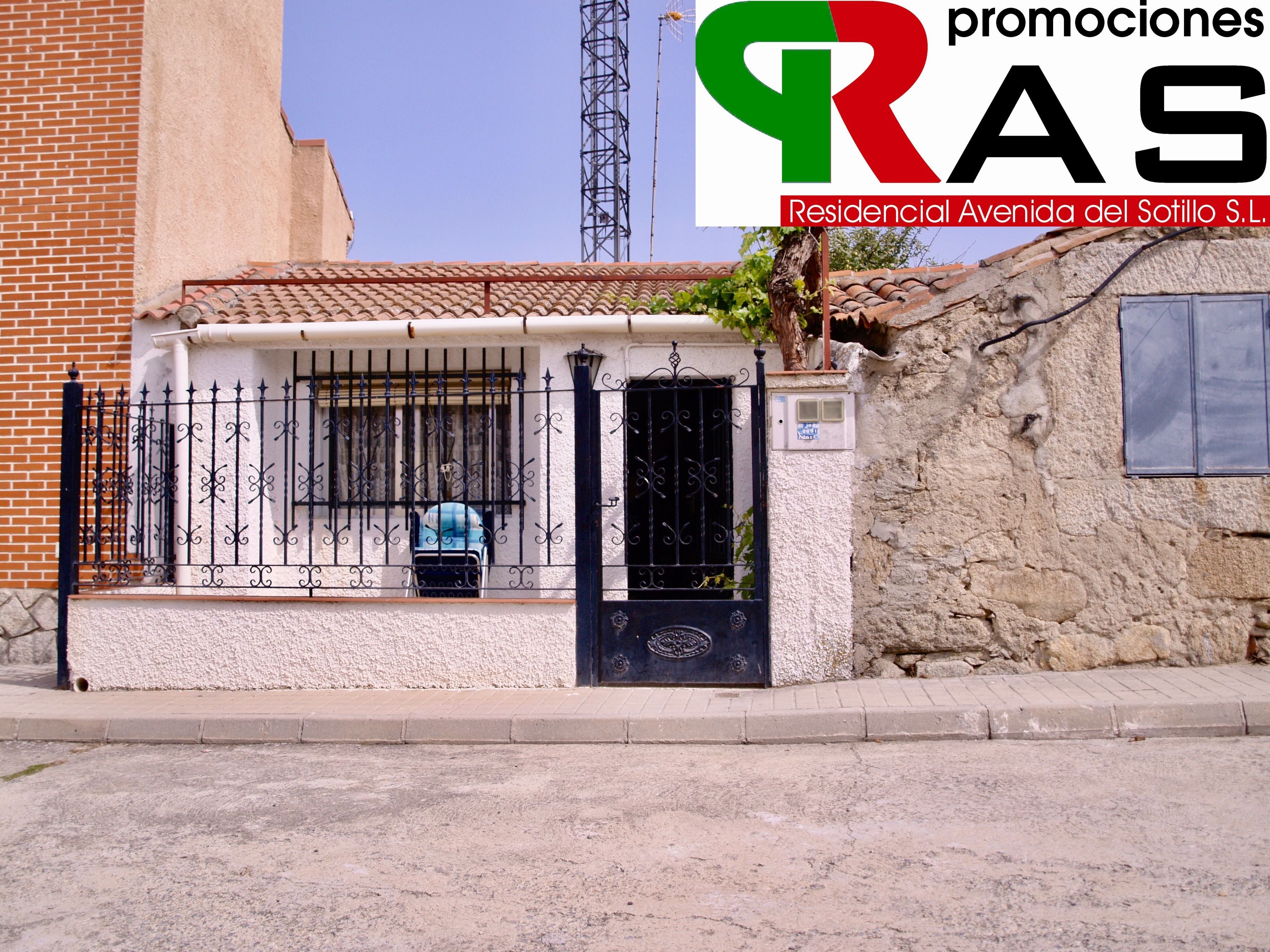 Exterior view of Single-family semi-detached for sale in Solosancho  with Heating and Terrace
