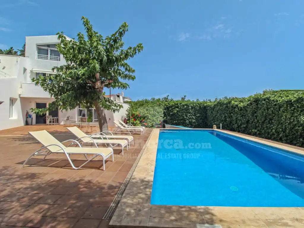 Vista exterior de Casa o xalet en venda en Es Castell amb Aire condicionat, Calefacció i Jardí privat