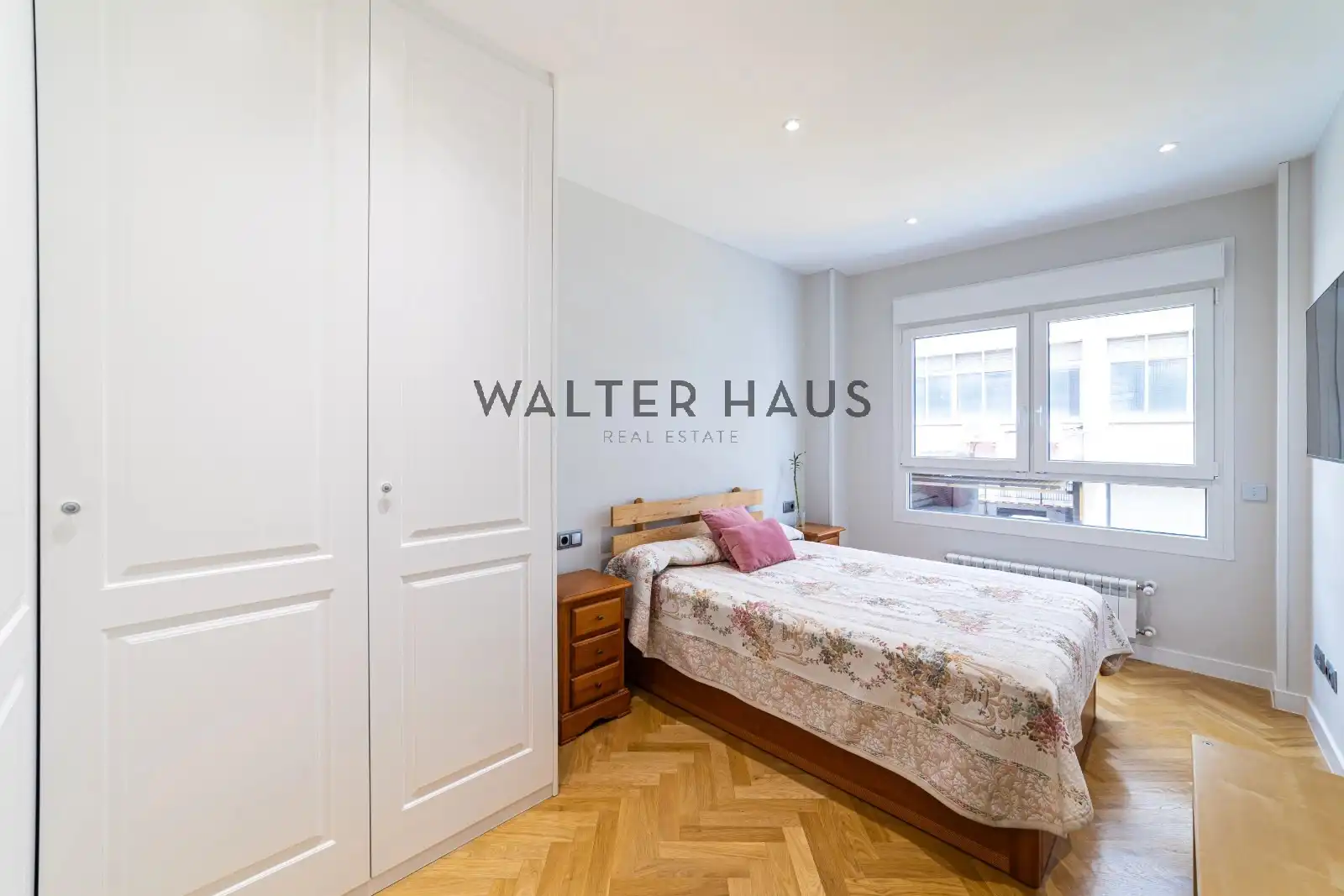 Bedroom of Flat for sale in Madrid  with Air Conditioner, Heating and Storage room
