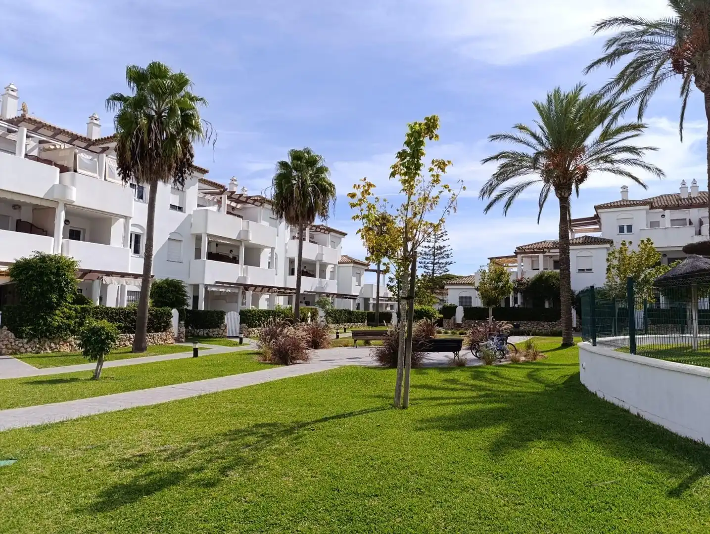Apartment with pool for sale in La Barrosa, imagen 2