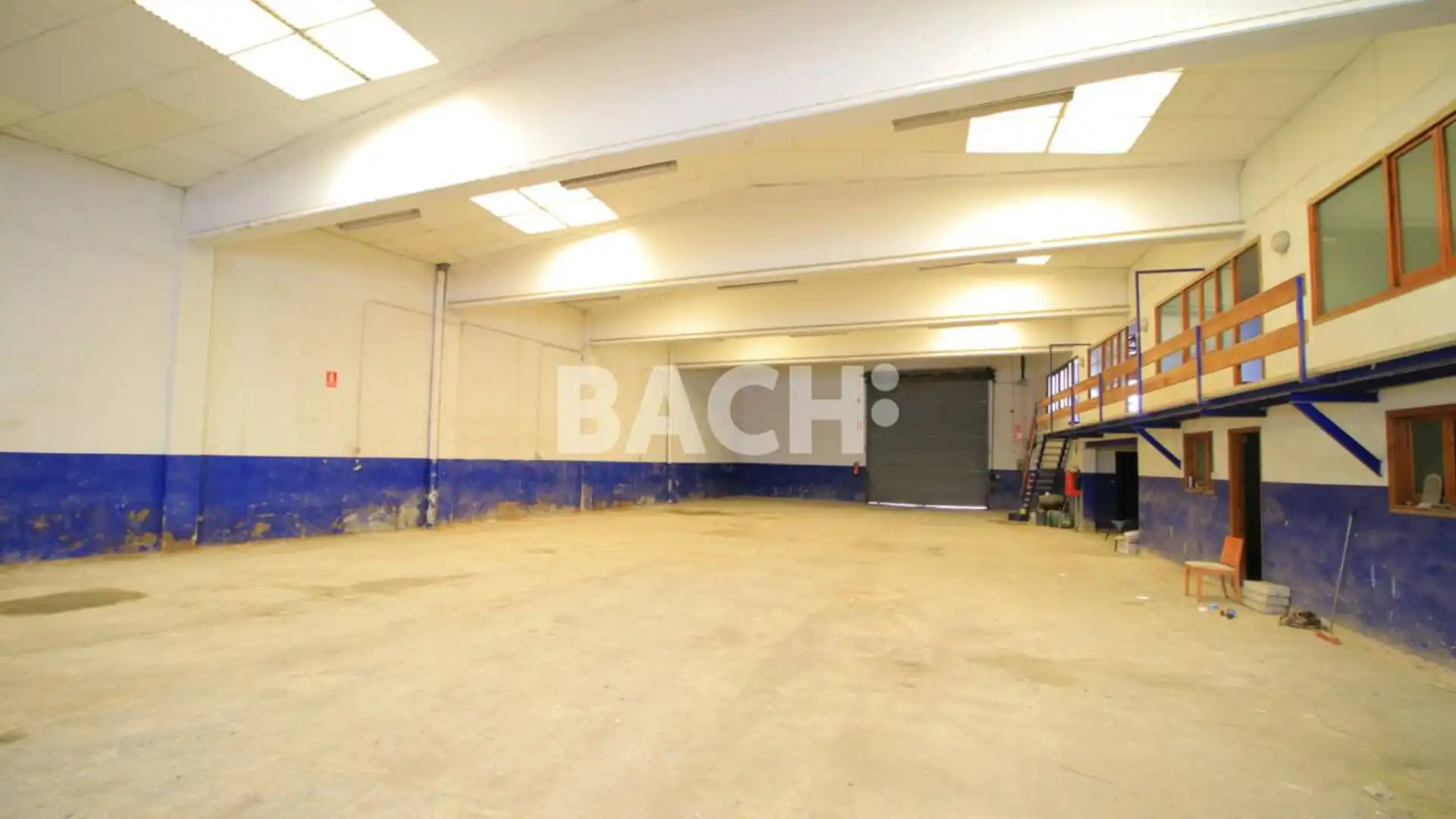 Fabrikhallen zur Miete in Gurb