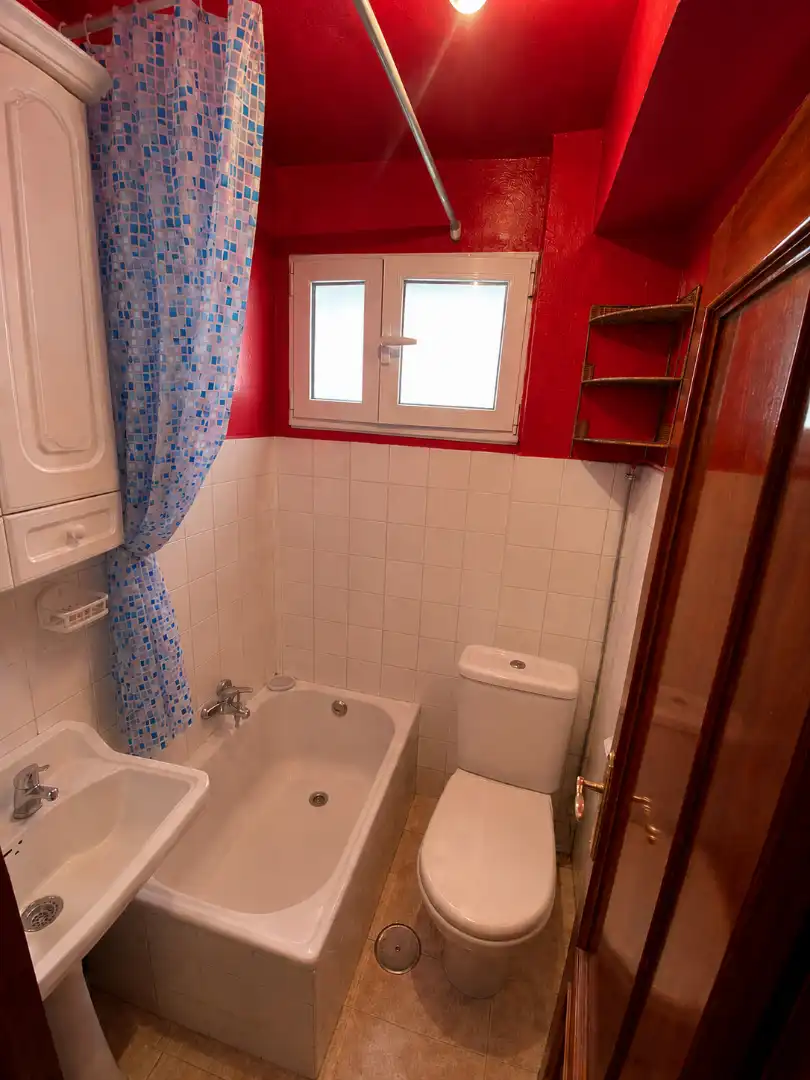 Bany de Pis de lloguer en Gijón  amb Parquet, Moblat i Forn