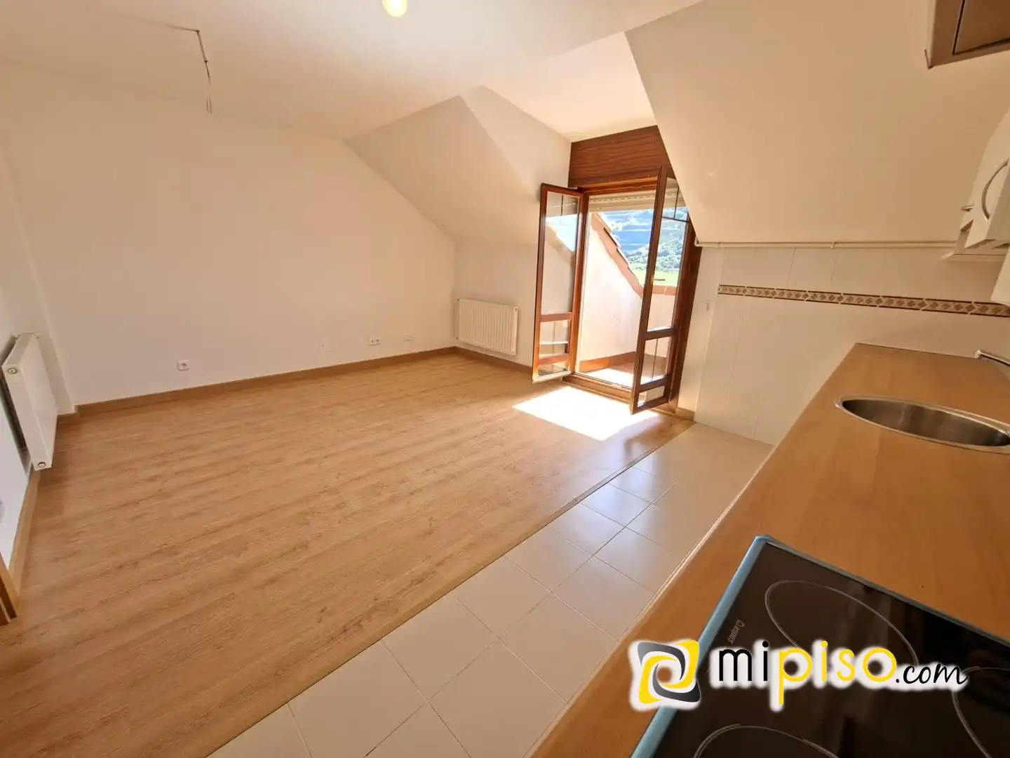 Sala d'estar de Pis en venda en Limpias amb Calefacció, Terrassa i Piscina