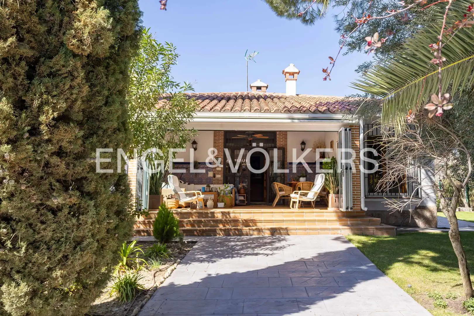 Vista exterior de Casa o xalet en venda en Boadilla del Monte amb Aire condicionat, Calefacció i Jardí privat