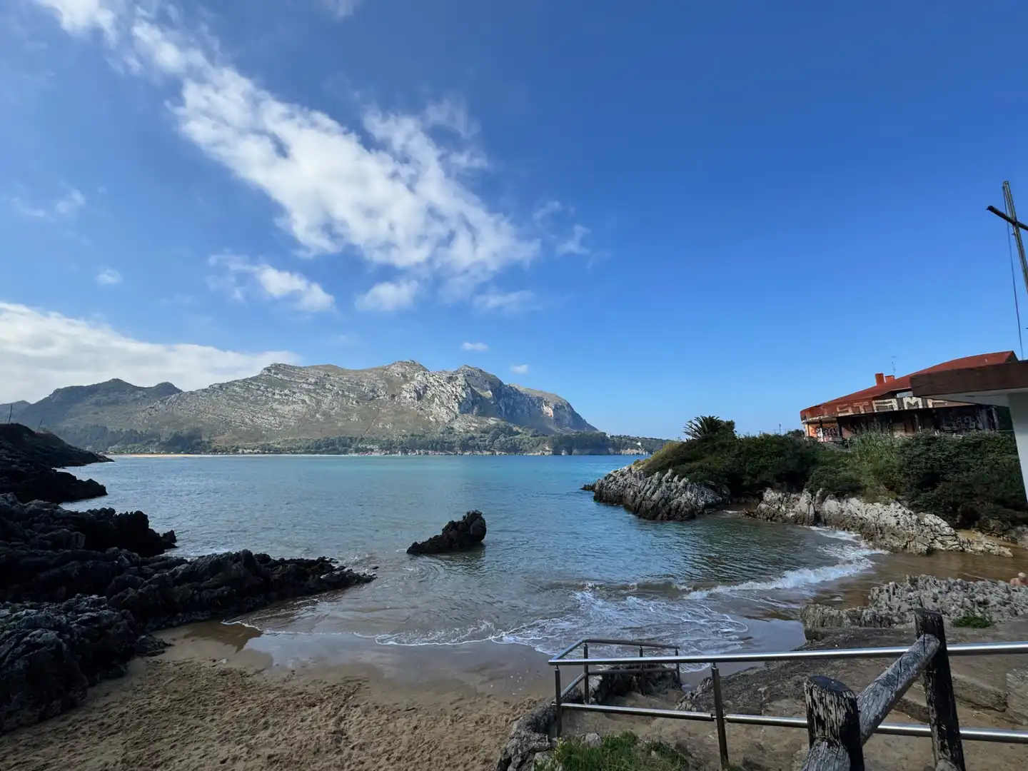 Vista exterior de Casa o chalet en venta en Castro-Urdiales con Calefacción, Jardín privado y Terraza
