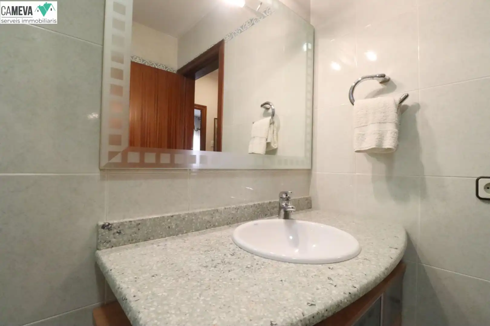 Baño de Casa adosada en venta en Barberà del Vallès con Aire acondicionado, Calefacción y Terraza