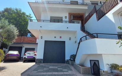 Exterior view of Single-family semi-detached for sale in Argentona  with Air Conditioner, Heating and Private garden