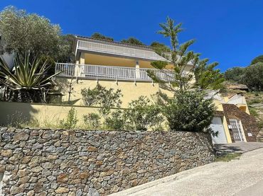 Casa con piscina in vendita a Calle MIRO 51