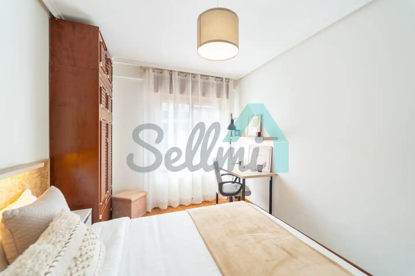 Schlafzimmer von Wohnung zur Miete in Oviedo  mit Heizung, Parkett und Möbliert