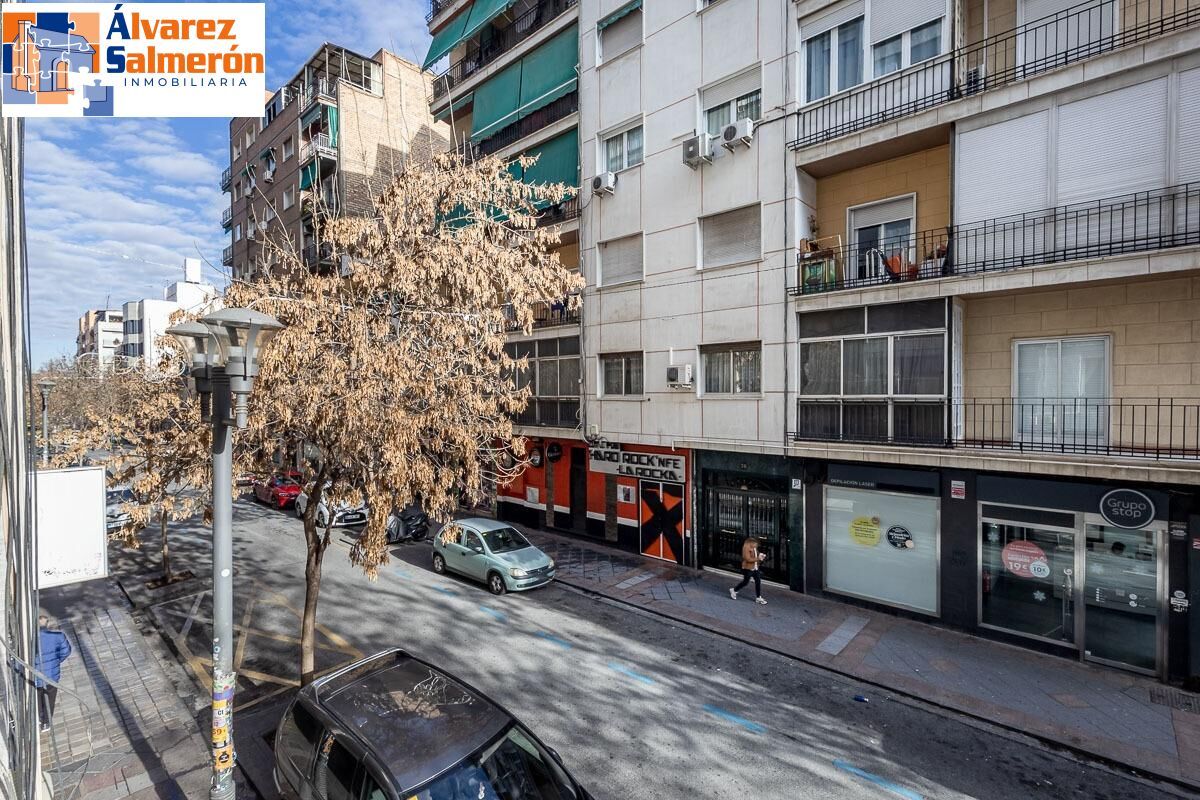 Vista exterior de Piso en venta en  Granada Capital con Calefacción, Trastero y Balcón
