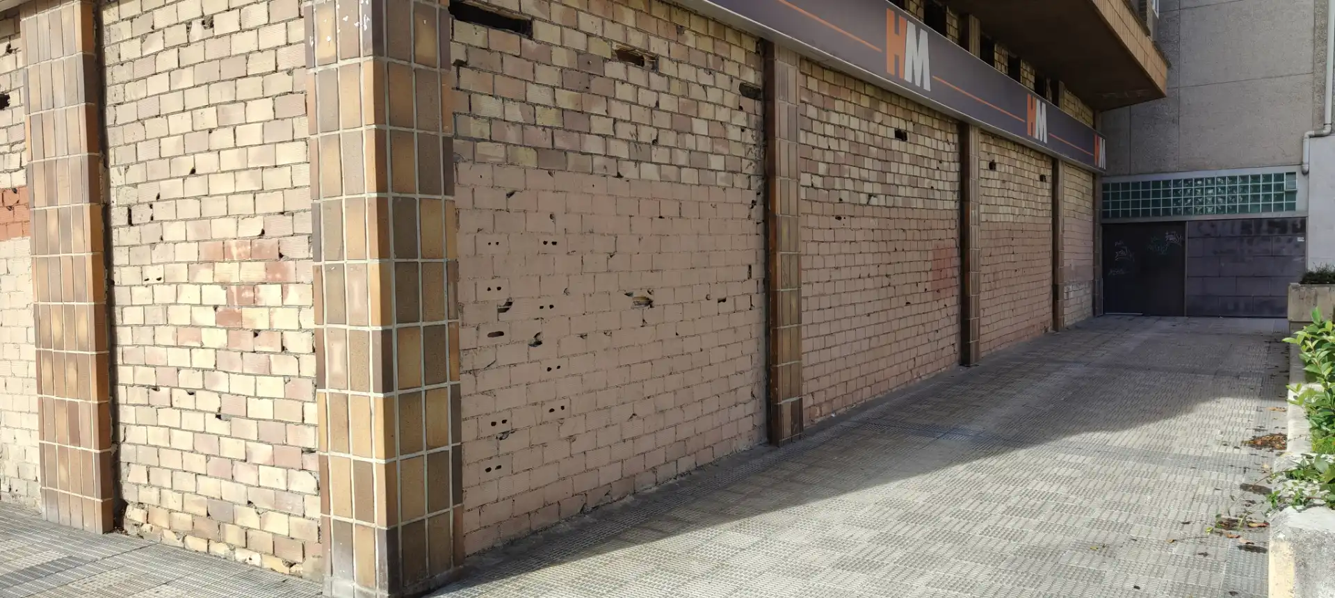 Vista exterior de Local en venta en  Pamplona / Iruña