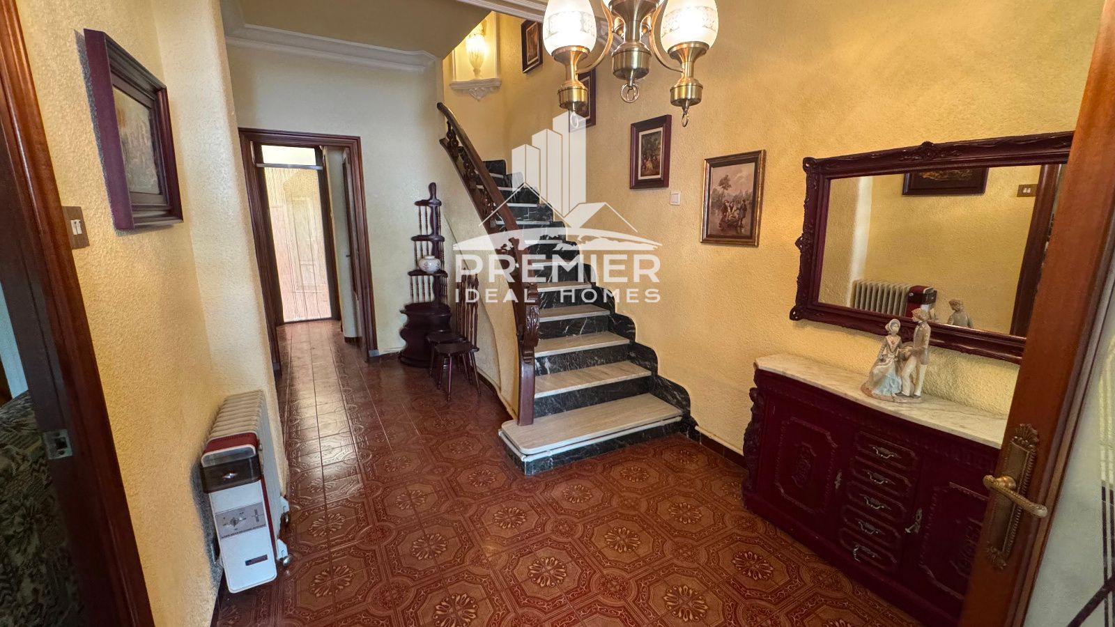 Casa o xalet en venda en Elda amb Terrassa, Traster i Forn