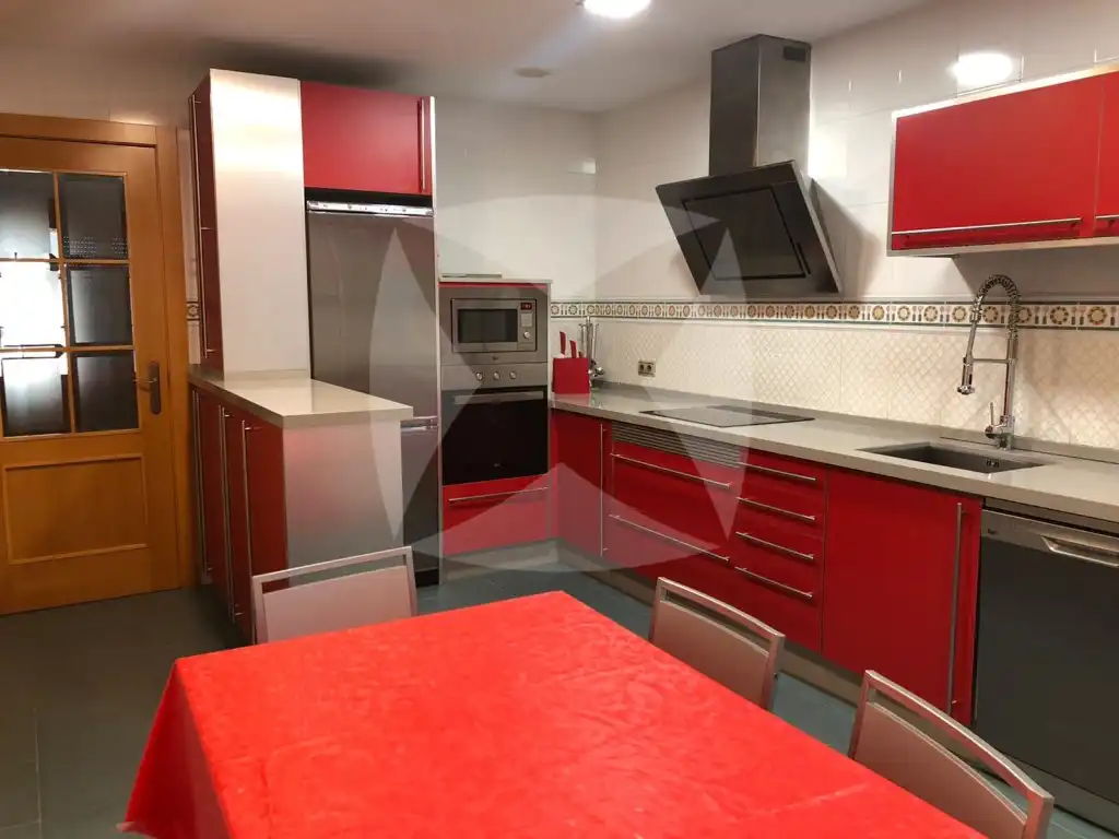 Cuina de Casa o xalet en venda en Badajoz amb Aire condicionat, Calefacció i Jardí privat