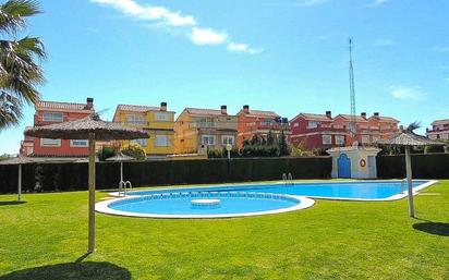 Piscina de Casa adosada en venda en Moncada amb Aire condicionat, Terrassa i Balcó