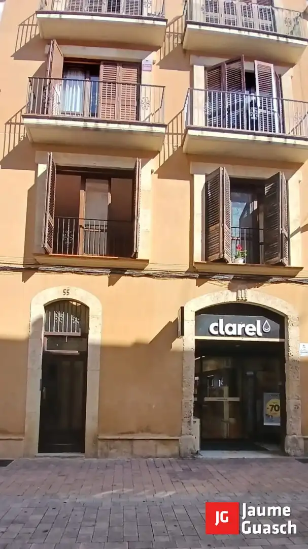 Pis amb ascensor en venda a Carrer d'Antoni Roig