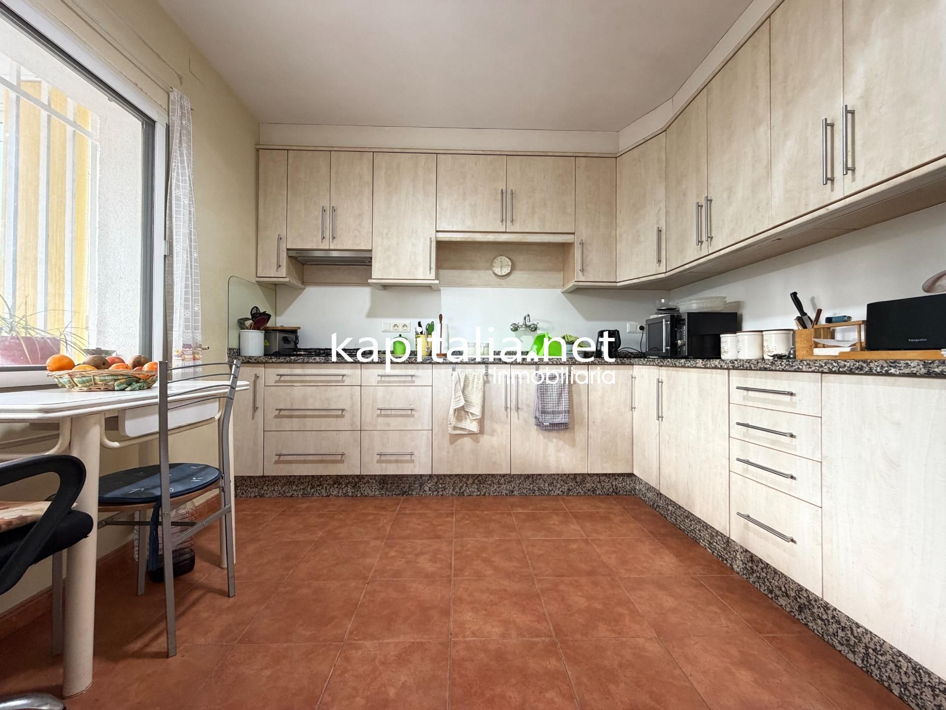 Cocina de Casa o chalet en venta en Gaianes con Jardín privado, Trastero y Piscina