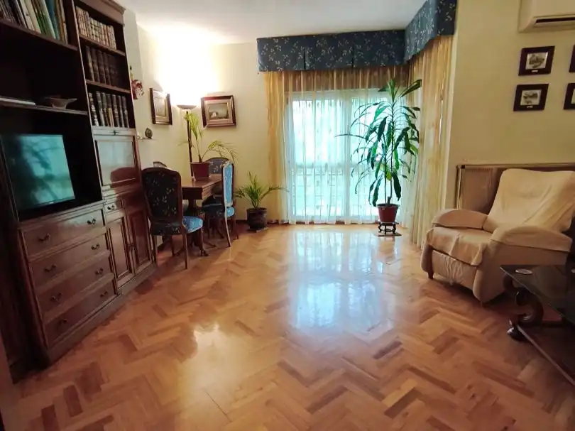 Sala de estar de Piso en venta en  Madrid Capital con Aire acondicionado y Balcón