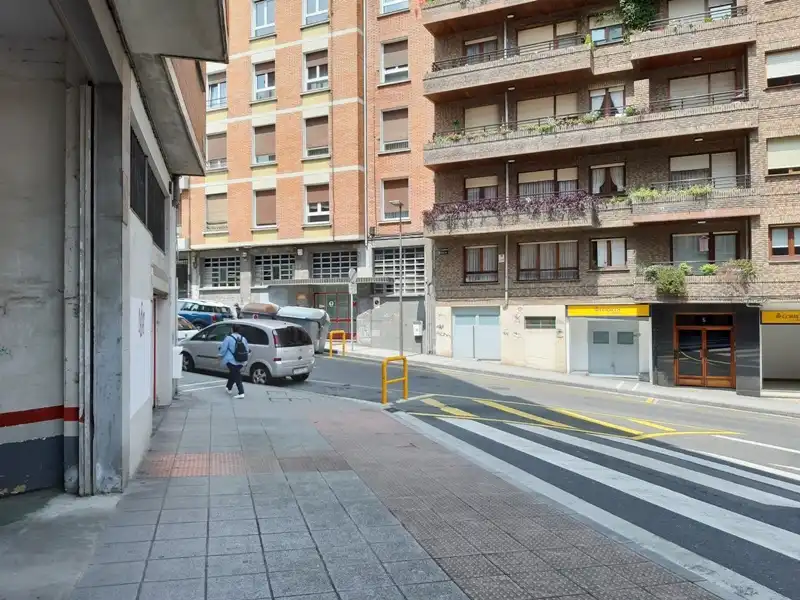 Außenansicht von Garage zum Verkauf in Basauri 