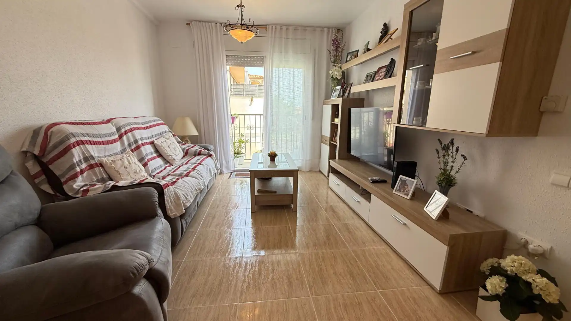 Sala de estar de Casa adosada en venta en Roda de Berà con Calefacción, Jardín privado y Terraza
