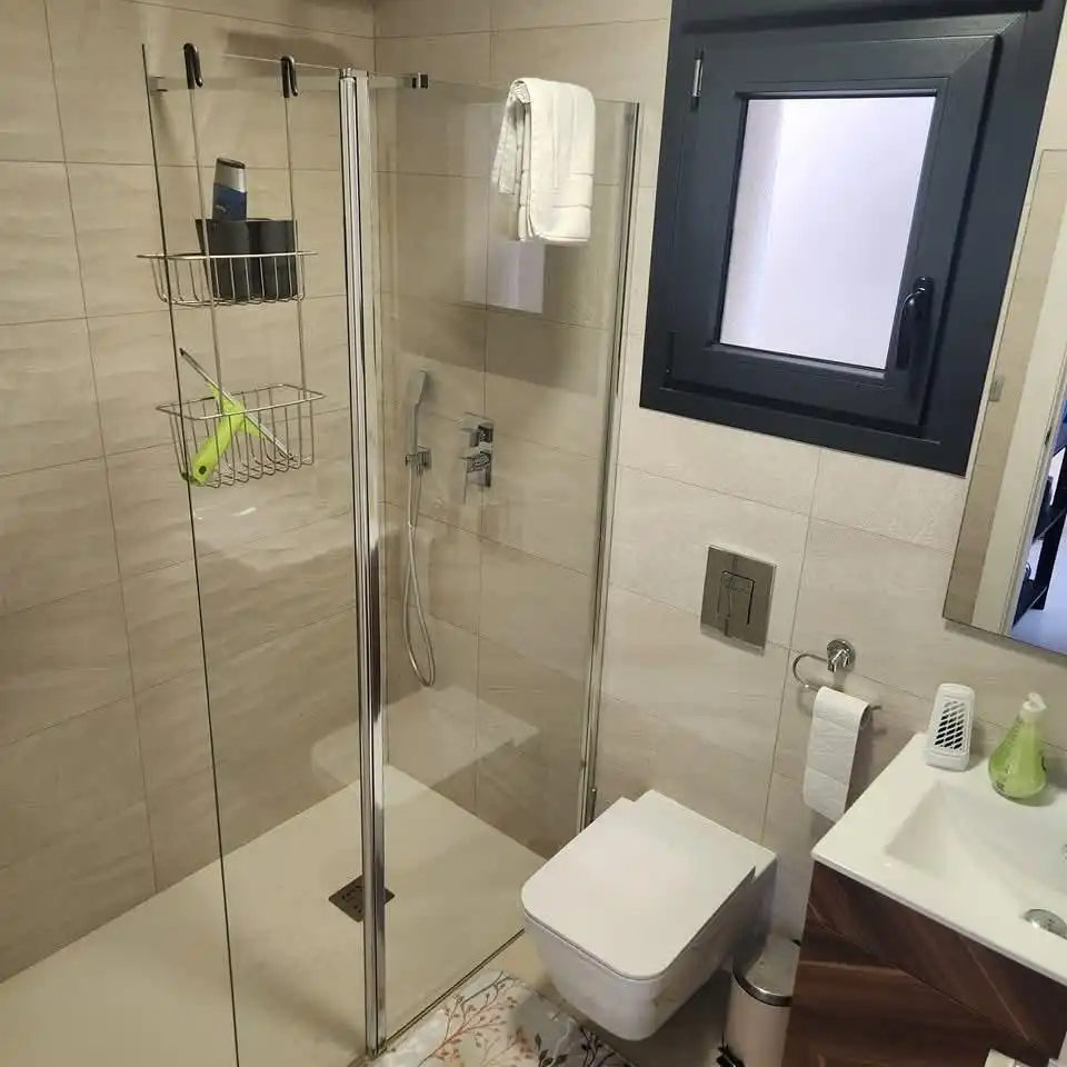 Bany de Casa o xalet en venda en Daya Vieja amb Jardí privat, Piscina i Moblat