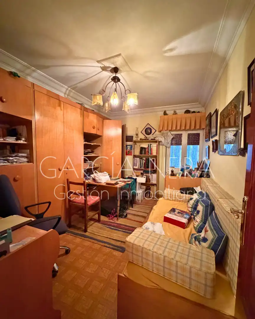 Piso en venta en Gijón  con Calefacción, Parquet y Amueblado