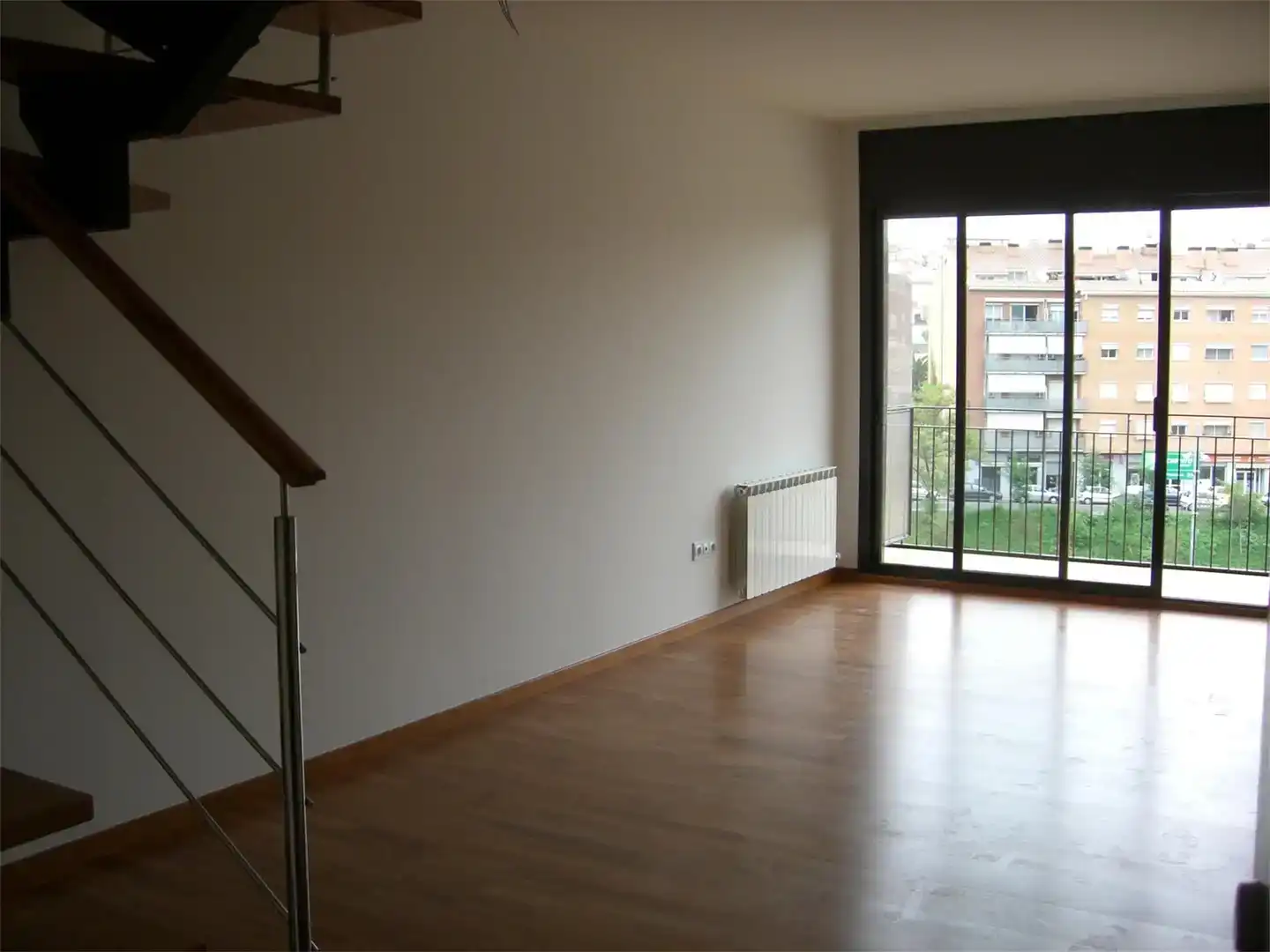 Sala d'estar de Pis de lloguer en Terrassa amb Parquet, Forn i Balcó