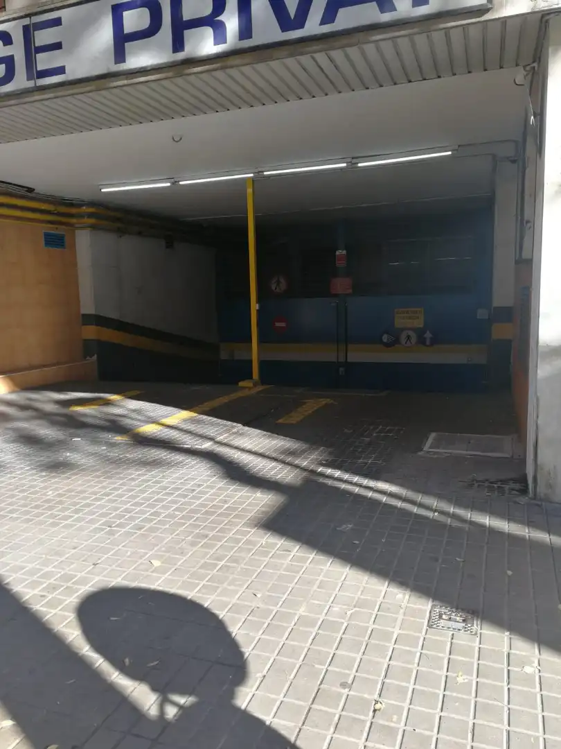 Parking de Garaje en venta en Barcelona con Alarma