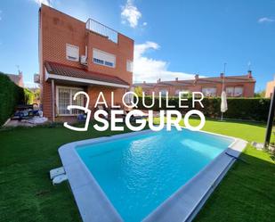 Vista exterior de Casa o xalet de lloguer en Arroyomolinos (Madrid) amb Aire condicionat, Terrassa i Piscina