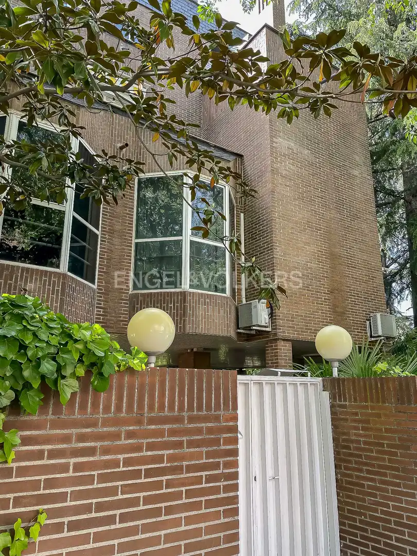Vista exterior de Pis de lloguer en Madrid amb Aire condicionat, Calefacció i Jardí privat