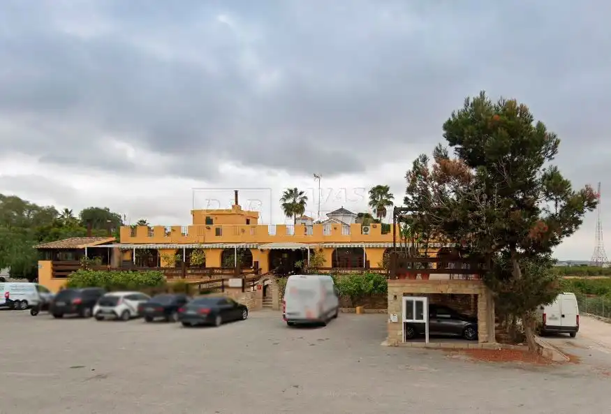 Vista exterior de Local de alquiler en Jacarilla