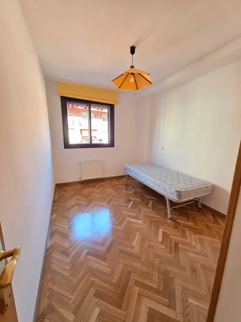 Dormitori de Pis de lloguer en Madrid amb Aire condicionat, Calefacció i Parquet
