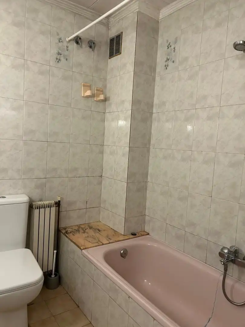 Badezimmer von Gebäude zum Verkauf in Sabadell