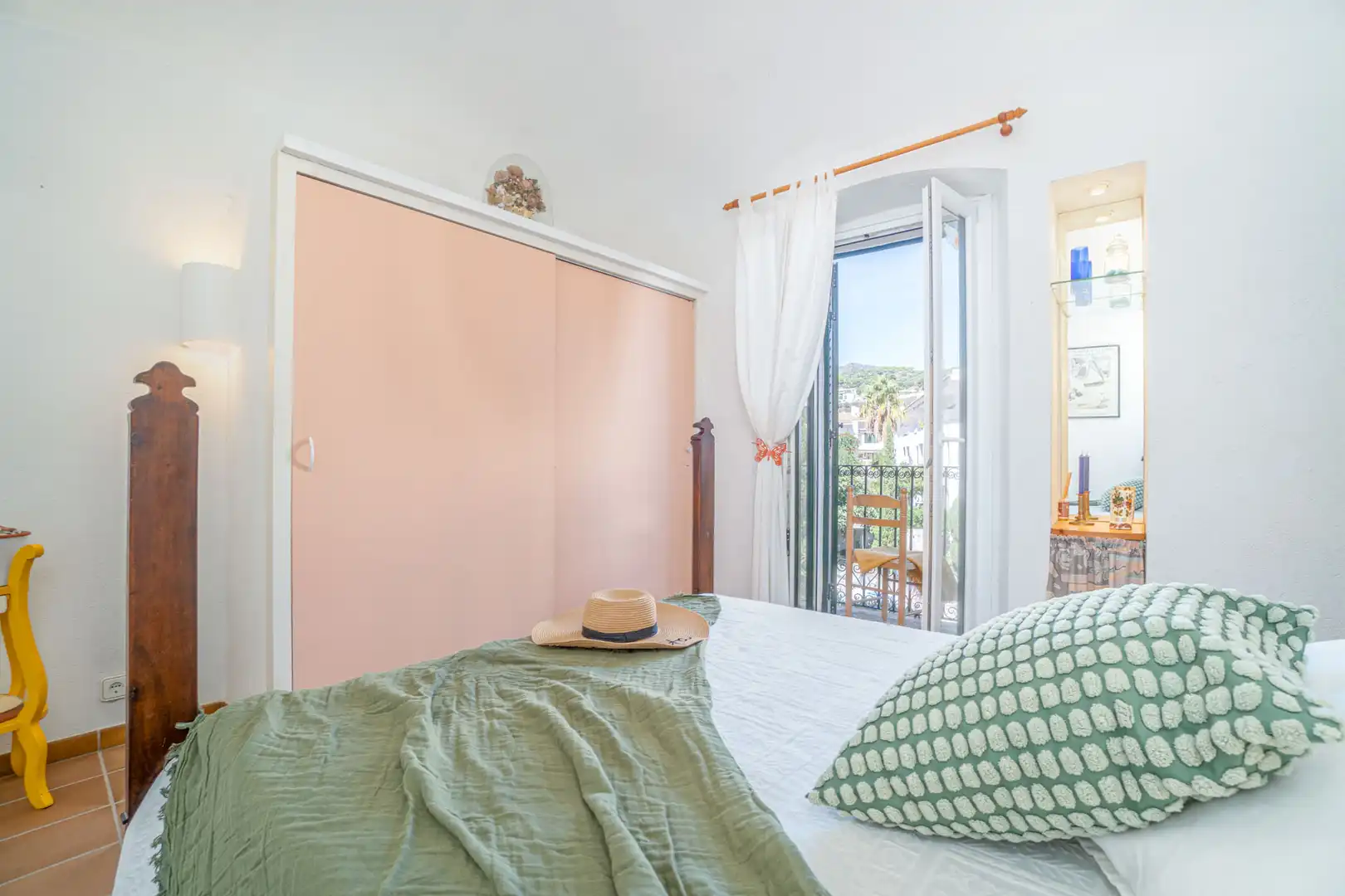 Schlafzimmer von Einfamilien-Reihenhaus zum Verkauf in Cadaqués mit Möbliert, Ofen und Waschmaschine