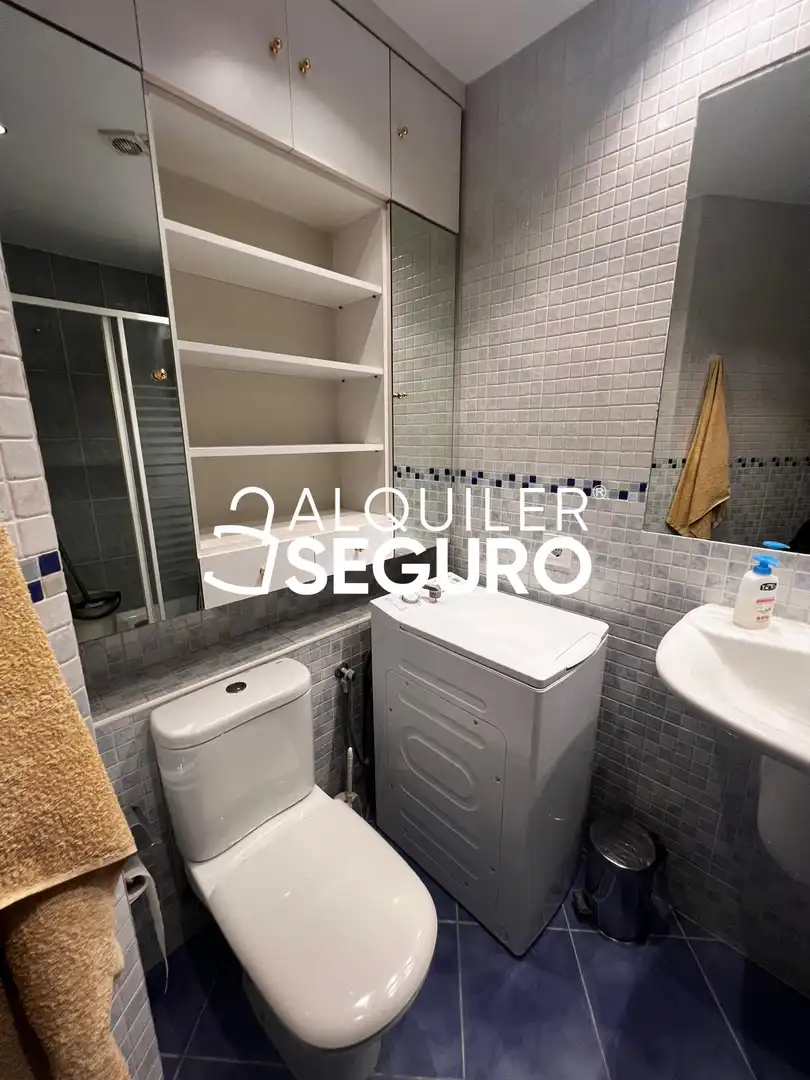 Bany de Estudi de lloguer en Madrid amb Calefacció i Terrassa
