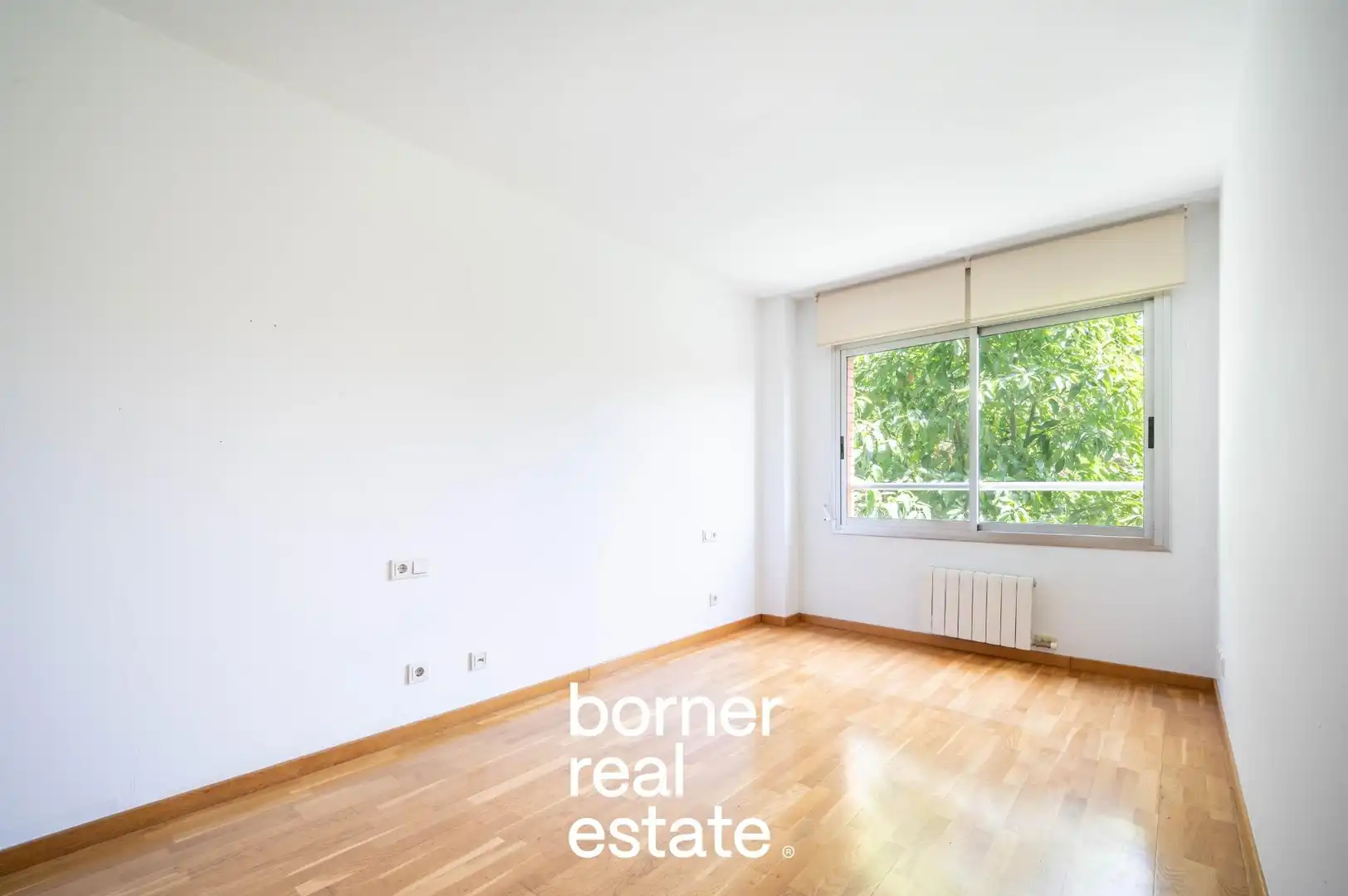 Vista exterior de Piso en venta en Sant Cugat del Vallès con Aire acondicionado, Calefacción y Jardín privado