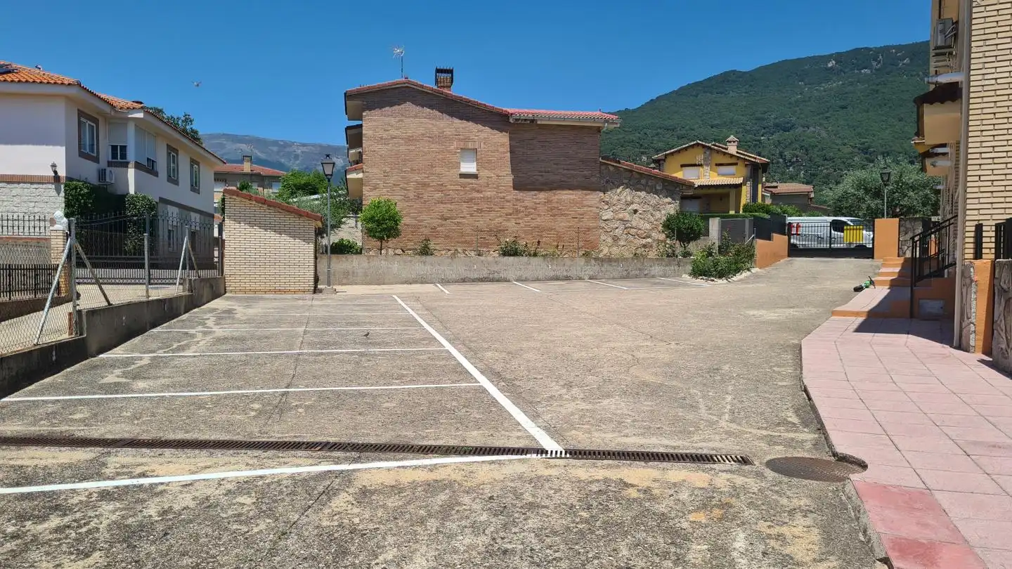 Parking of Houses for sale in La Adrada   with Private garden, Storage room and Balcony