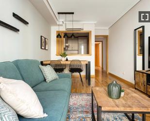 Living room of Flat to rent in  Madrid Capital  with Air Conditioner, Heating and Furnished