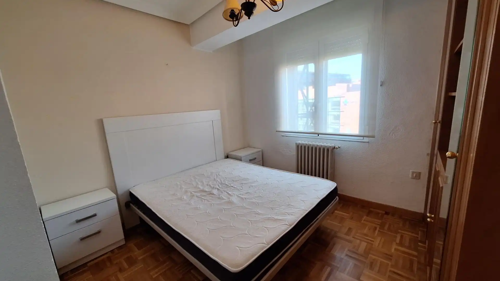 Habitación de Apartamento de alquiler en Burgos con Calefacción