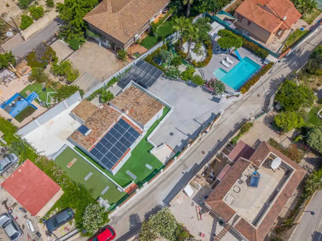 Vista exterior de Casa o xalet en venda en El Campello amb Aire condicionat, Jardí privat i Terrassa