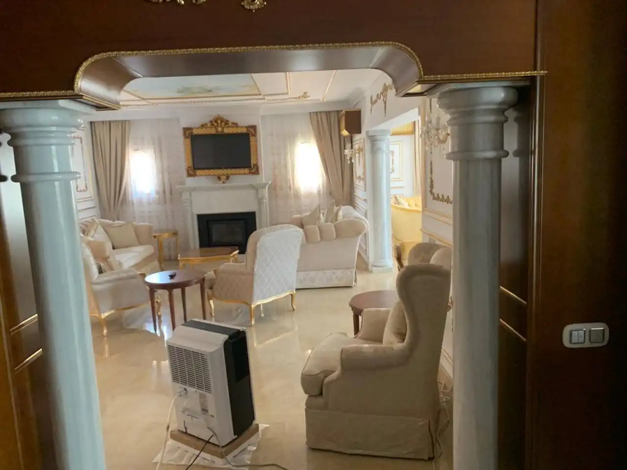 Sala de estar de Casa o chalet en venta en Marbella con Aire acondicionado, Jardín privado y Terraza
