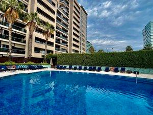 Piscina de Apartament en venda en  Barcelona Capital amb Aire condicionat, Traster i Balcó