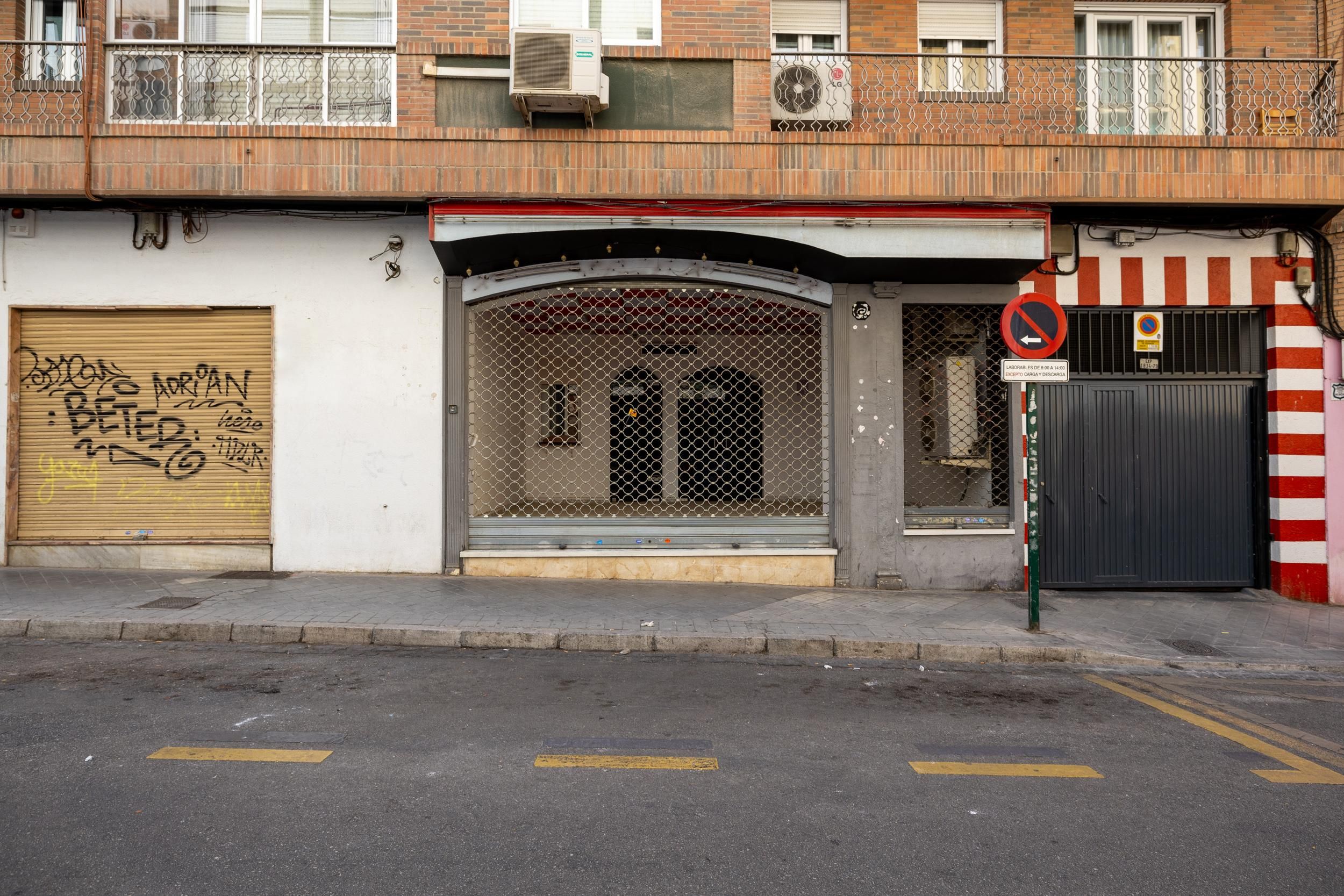 Vista exterior de Local en venda en  Granada Capital