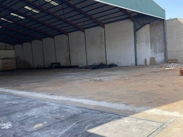 Industrial building for sale in Plaza España