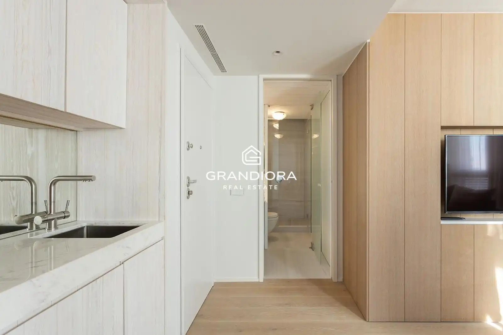 Ático en venta en Barcelona con Terraza, Amueblado y Alarma