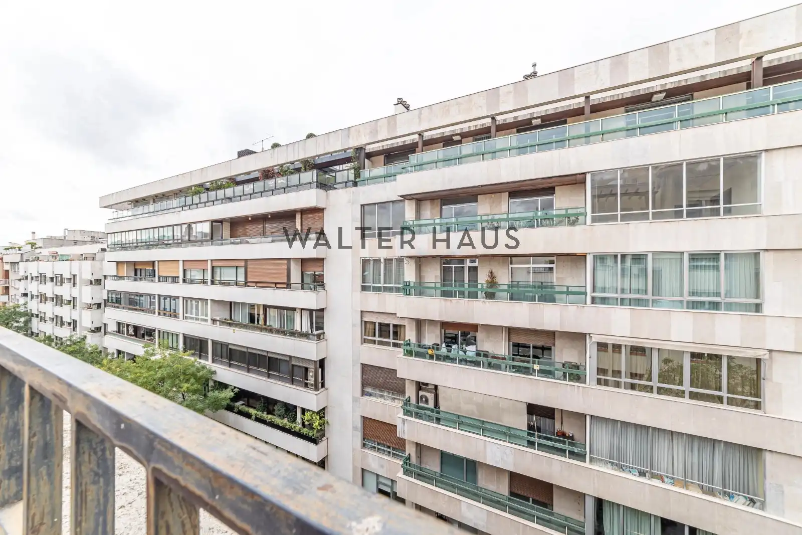 Vista exterior de Àtic en venda en Madrid amb Calefacció, Terrassa i Traster