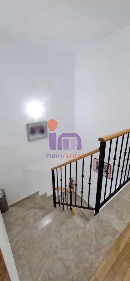 Casa adosada en venta en Valdepeñas con Aire acondicionado, Calefacción y Piscina comunitaria