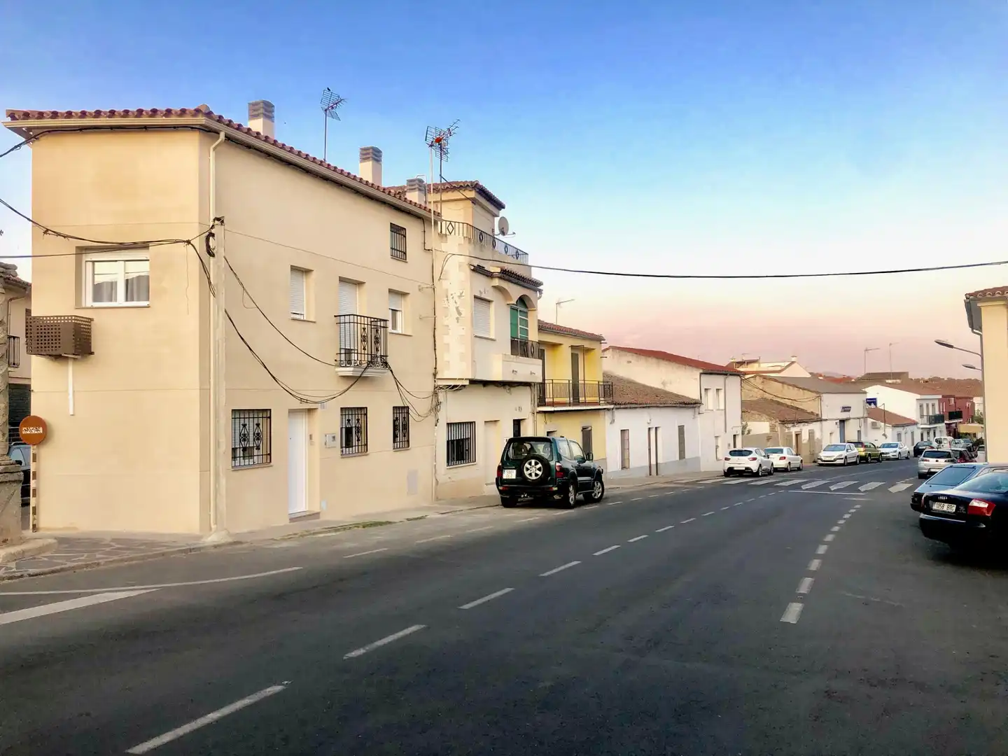 Außenansicht von Wohnung zur Miete in Trujillo mit Klimaanlage, Heizung und Abstellraum