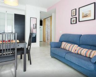 Sala d'estar de Apartament de lloguer en  Sevilla Capital amb Aire condicionat, Moblat i Forn